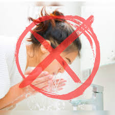 ۵ اشتباه رایج که سلامت پوست شما را تخریب می‌کند