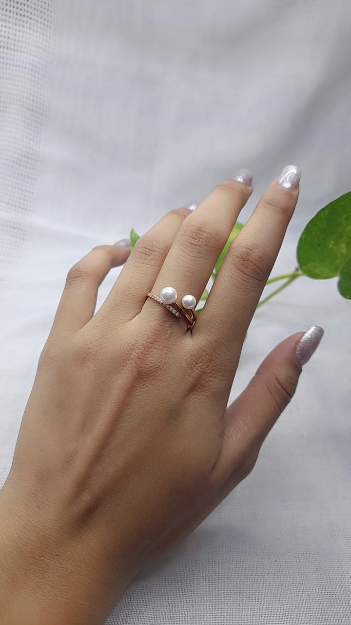 	✨ انگشتر ژوپینگ: زیبایی و ظرافت در دستان شما! ✨