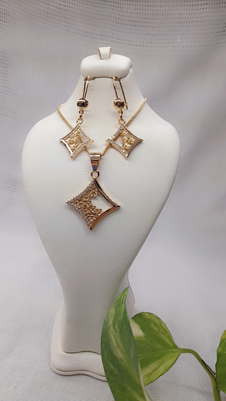 زیبایی خاص خودت رو با نیم ست ژوپینگ کامل کن 💫