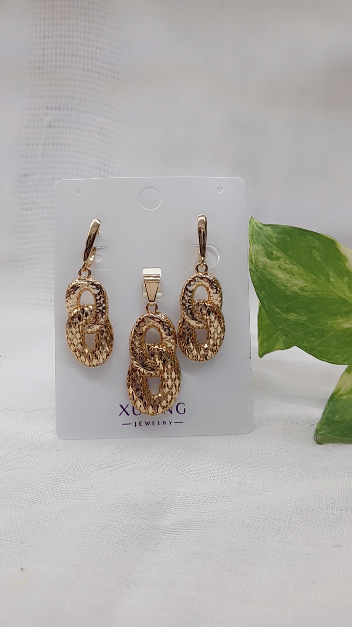 زیبایی خاص خودت رو با نیم ست ژوپینگ کامل کن 💫