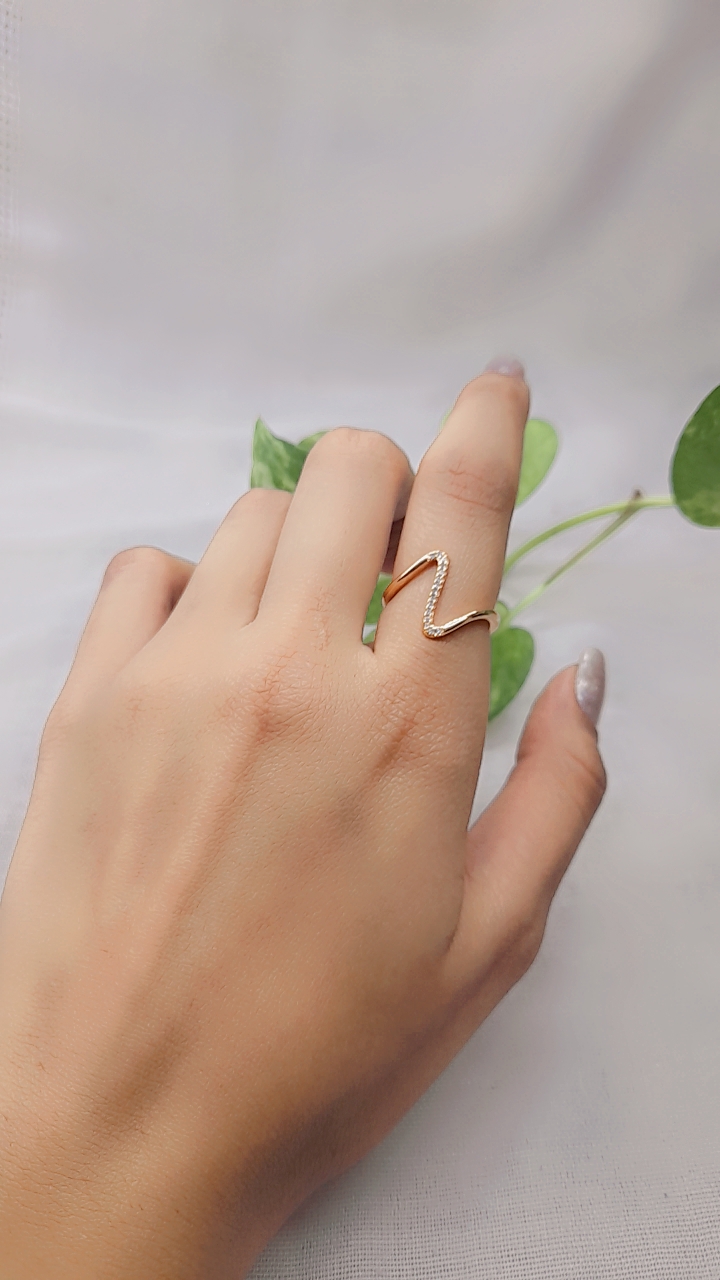 	✨ انگشتر : زیبایی و ظرافت در دستان شما! ✨