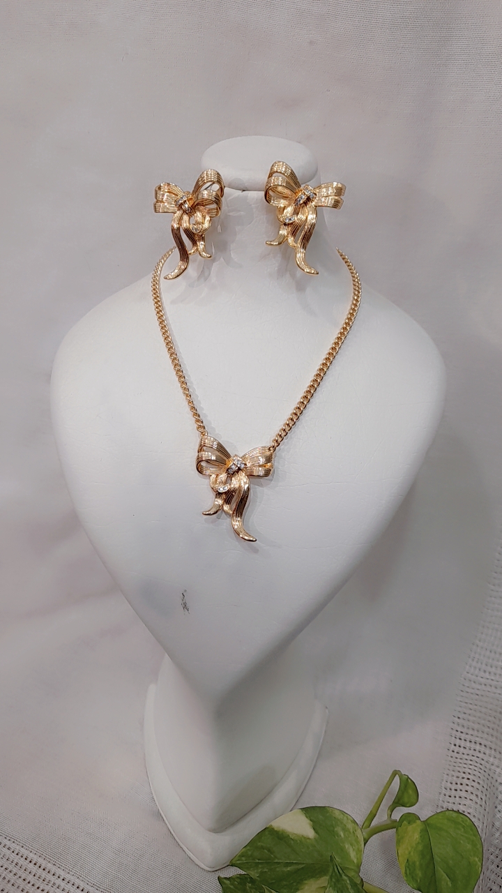 زیبایی خاص خودت رو با نیم ست ژوپینگ کامل کن 💫