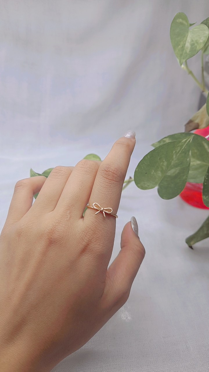 	✨ انگشتر: زیبایی و ظرافت در دستان شما! ✨