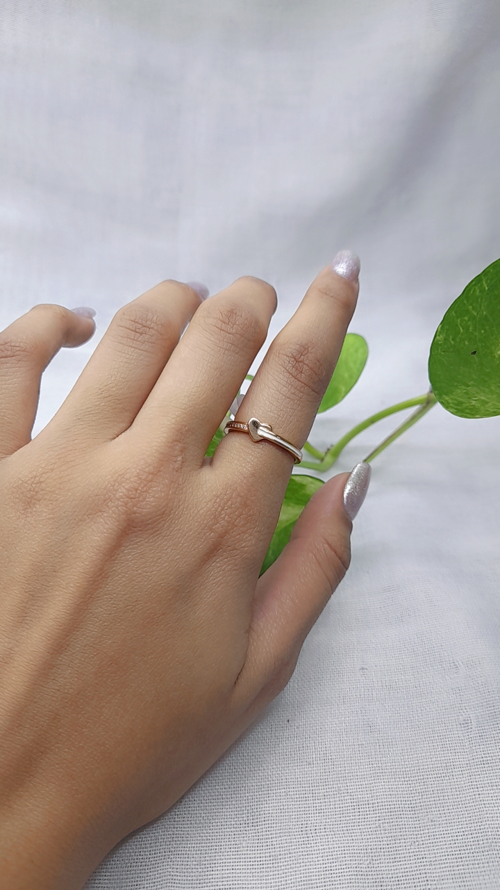 	✨ انگشتر ژوپینگ: زیبایی و ظرافت در دستان شما! ✨