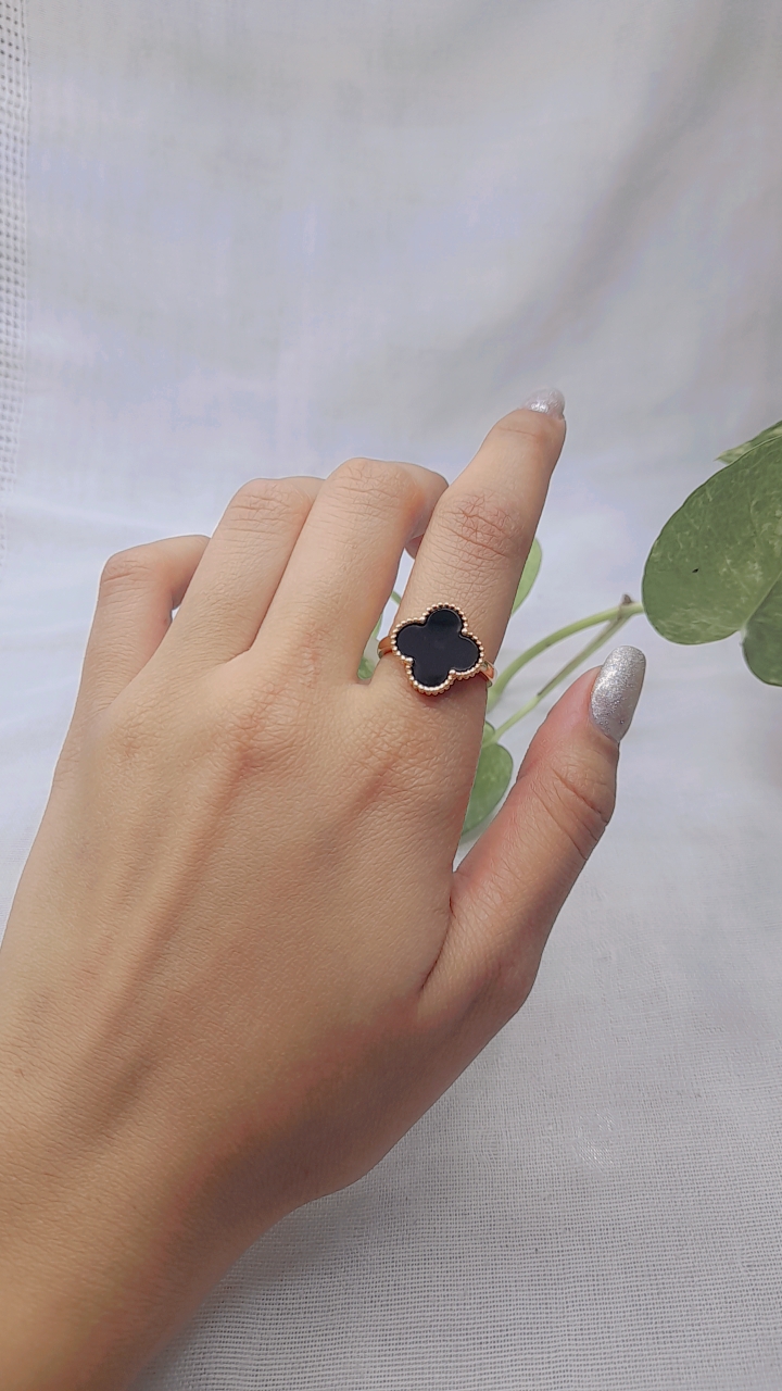 	✨ انگشتر : زیبایی و ظرافت در دستان شما! ✨