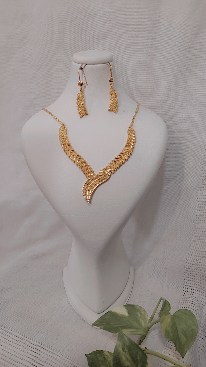 زیبایی خاص خودت رو با نیم ست کامل کن 💫