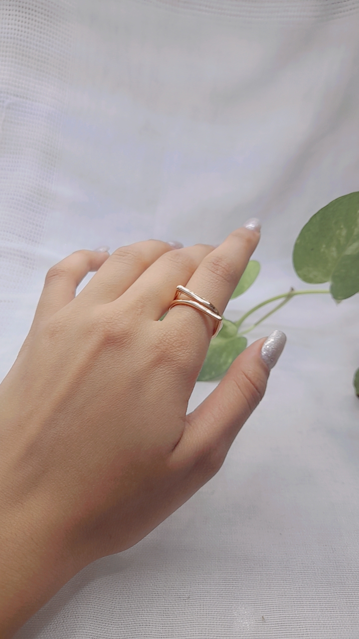 	✨ انگشتر ژوپینگ: زیبایی و ظرافت در دستان شما! ✨