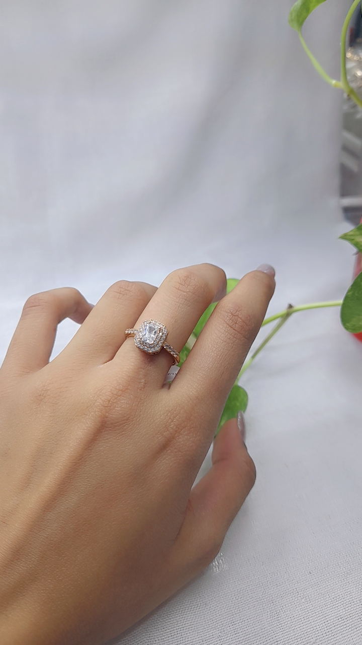 	✨ انگشتر ژوپینگ: زیبایی و ظرافت در دستان شما! ✨