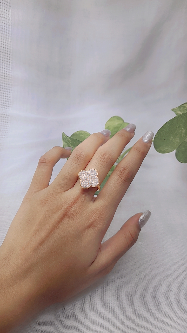 	✨ انگشتر : زیبایی و ظرافت در دستان شما! ✨