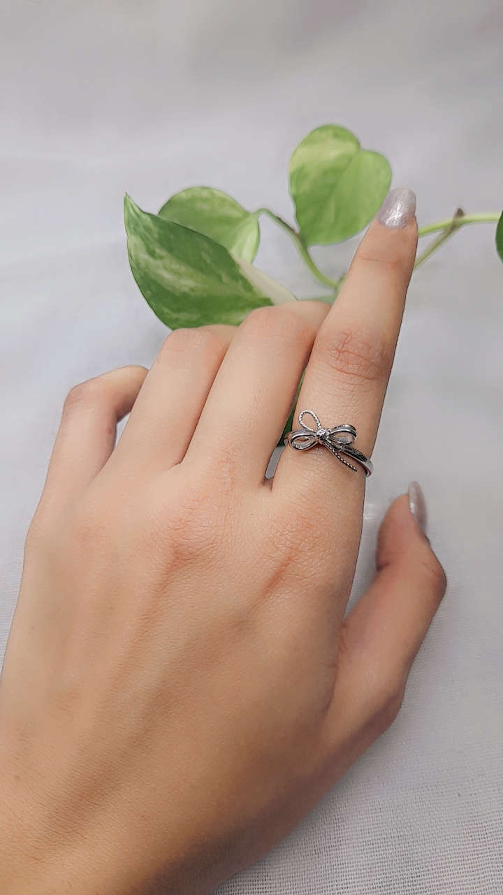 	✨ انگشتر: زیبایی و ظرافت در دستان شما! ✨