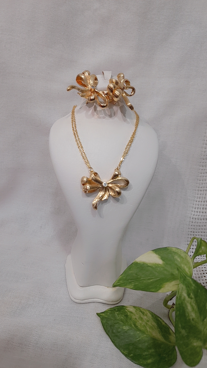 زیبایی خاص خودت رو با نیم ست کامل کن 💫