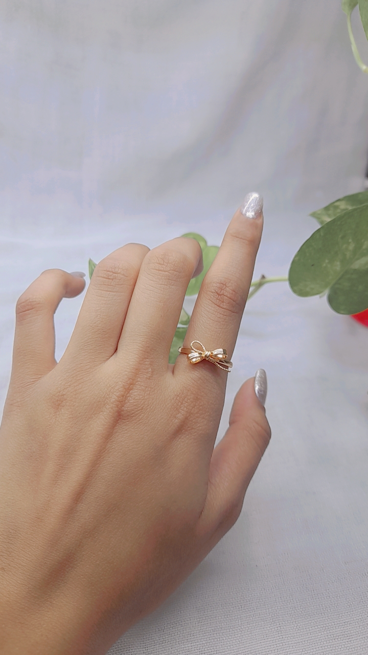 	✨ انگشتر: زیبایی و ظرافت در دستان شما! ✨