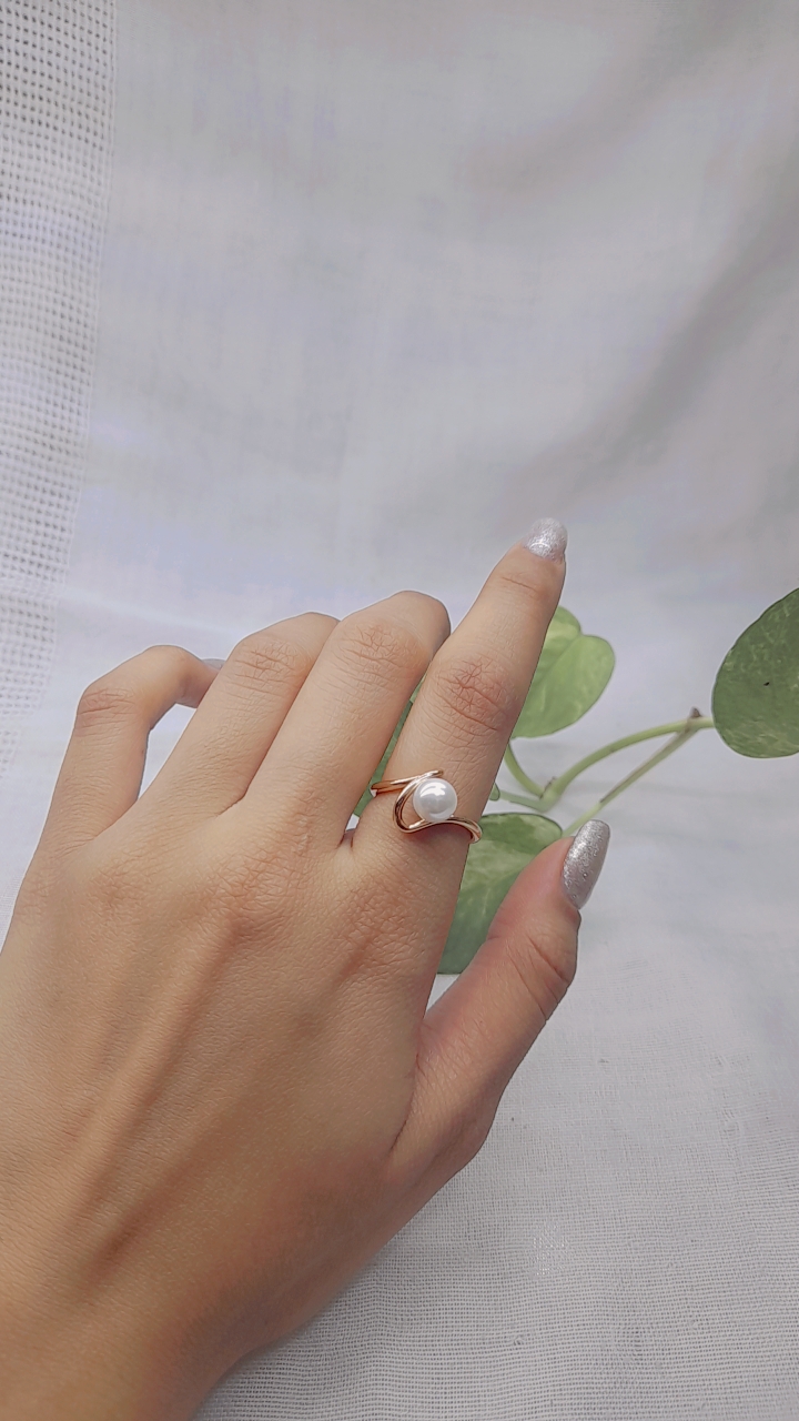	✨ انگشتر ژوپینگ: زیبایی و ظرافت در دستان شما! ✨