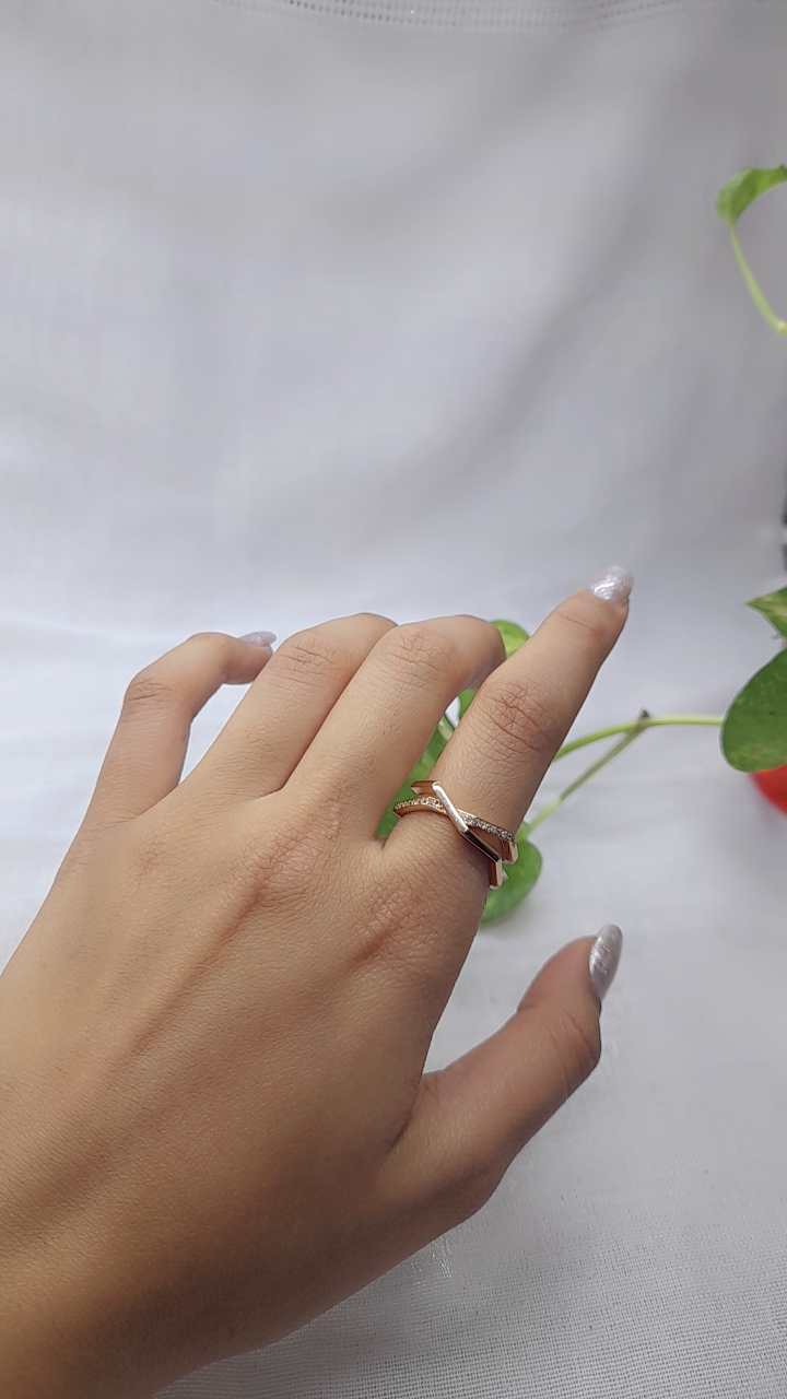 	✨ انگشتر ژوپینگ: زیبایی و ظرافت در دستان شما! ✨