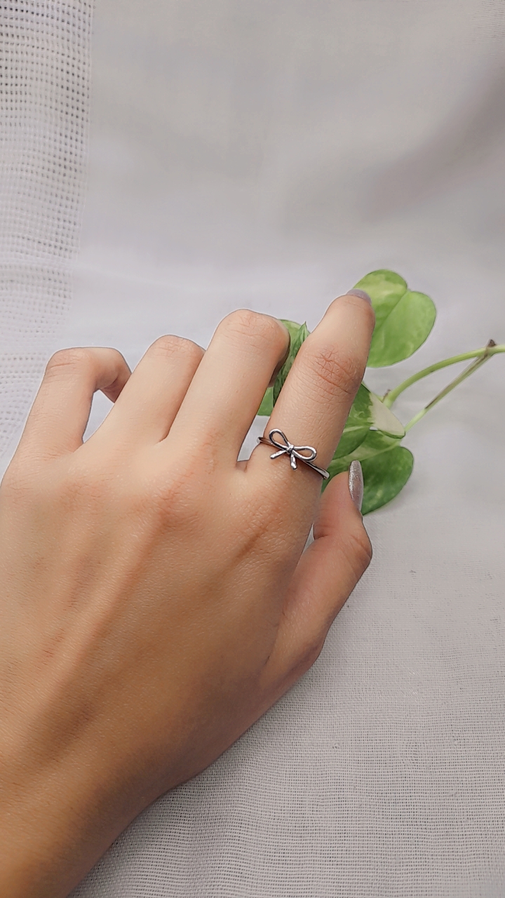 	✨ انگشتر: زیبایی و ظرافت در دستان شما! ✨